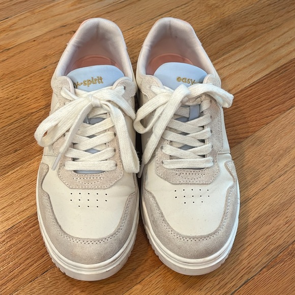 Easy Spirit like new sneakers! Size 7.5. Just adorable! - Picture 2 of 5